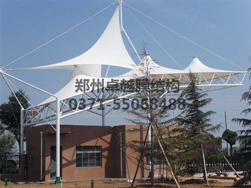 膜結(jié)構(gòu)材料主要有四種：膜材、鋼構(gòu)、索及附件