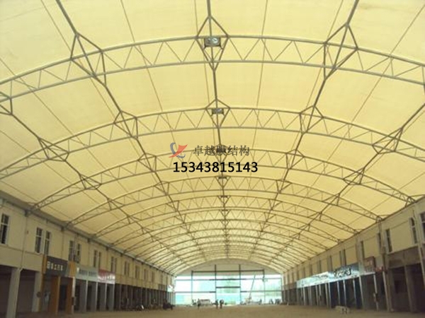 雅安膜結(jié)構(gòu)商場(chǎng)頂蓋【生產(chǎn)廠家】雅安步行街入口大門膜結(jié)構(gòu)遮陽棚公司