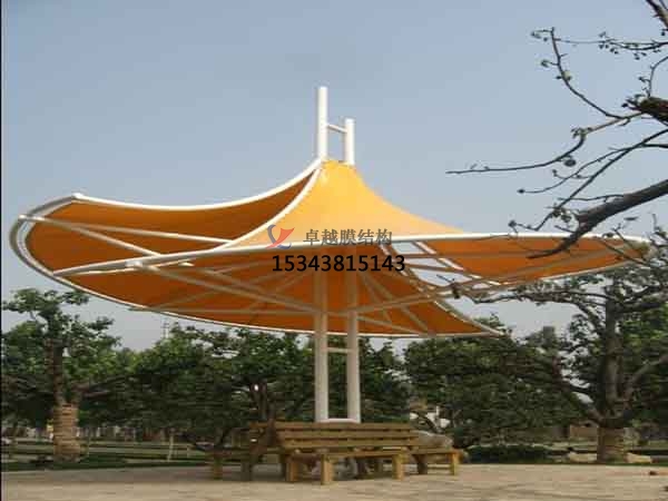 焦作商業(yè)廣場<font color='red'>張拉膜結(jié)構(gòu)</font>景觀棚/雨棚設計搭建